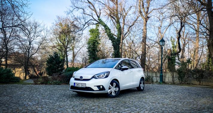 A divattal szemben – Honda Jazz e:HEV