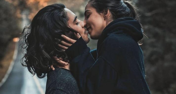 Szeretnék kapcsolatot, de folyton menekülök - Mi állhat az elköteleződési problémák hátterében?