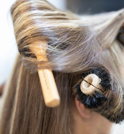 Hajformázási szokások, melyek nagyon károsítják a hajat