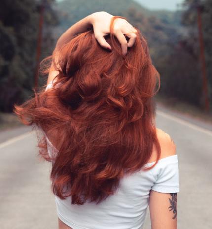 A tavasz menő hajszín trendjét a Netflix egyik népszerű sorozata inspirálta