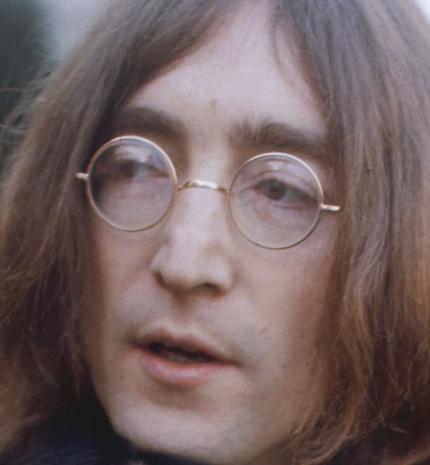 'Az élet az, ami velünk történik, miközben nekünk teljesen más terveink vannak.' - Inspiráló idézetek John Lennontól