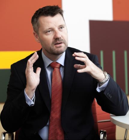 Minden gyerekem egyformán szeretem – interjú Andrew Presttel, a Wallis Automotive Europe Ügyvezetőjével