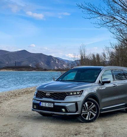 A KIA megérkezett, majd le is hagyott mindenkit – KIA Sorento 230 Hybrid
