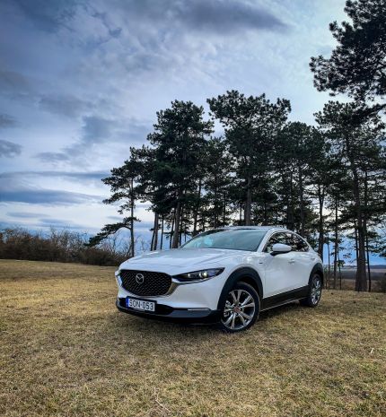 Párhuzamok – Mazda CX30 Skyactive X 100th Anniversary