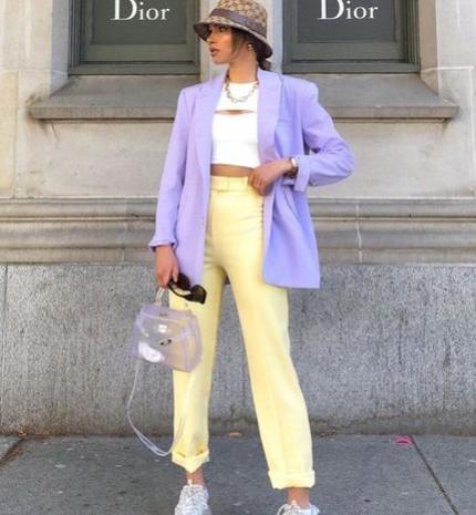 Stílusikola: viselj lilát sárgával