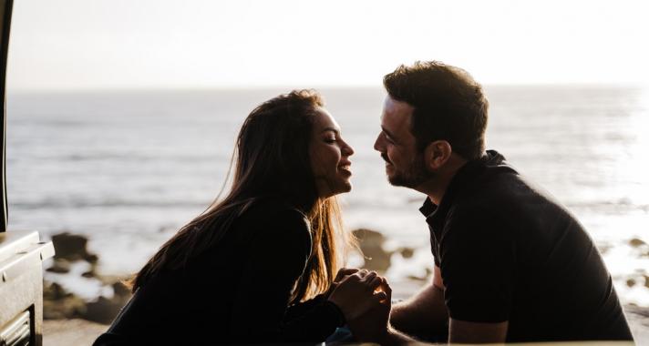 Az online térben is többnyire azt kapod a másik embertől, ahogyan tudat alatt magaddal bánsz