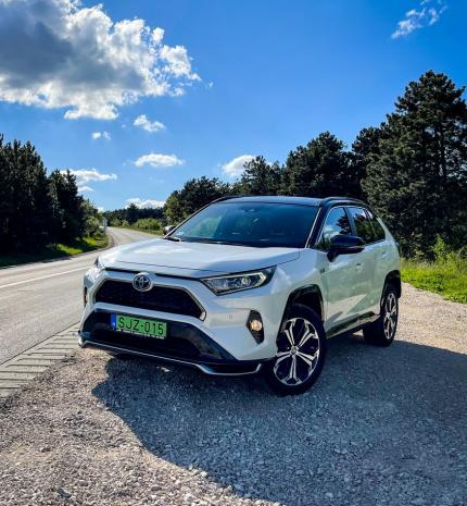 Úgy is venni fogjuk előbb vagy utóbb – Toyota RAV4 Plug-in hybrid