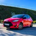 Mi kell a nőnek? – Toyota Yaris 1.5 Hybrid 116LE - Autó & Motor, divat, életmód, stílus