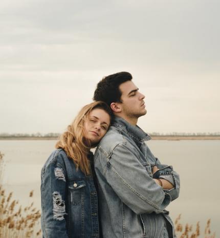 Miért mennek bele az emberek a kapcsolatukon kívüli viszonyokba?