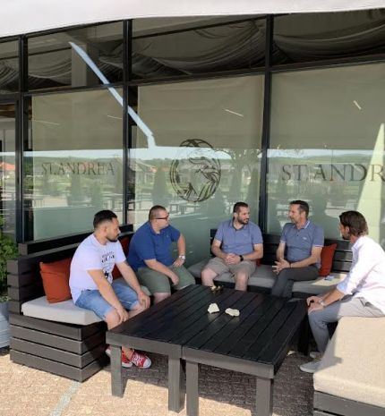 Jótékonysági vacsora Kiss Norbival a Sulyom Tájétteremben St Andrea borokkal