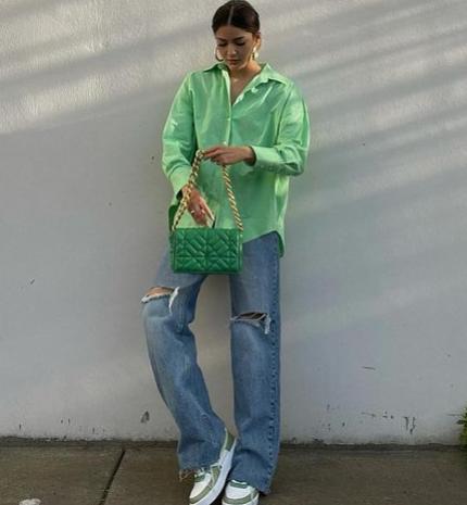 Stílusiskola: így viselj nyáron színes ingeket