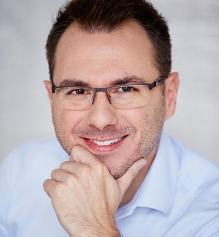 'Szeretem a saját utamat járni.' - Interjú Dr. Czigler Péterrel, a Clinident Fogászati Centrum tulajdonosával