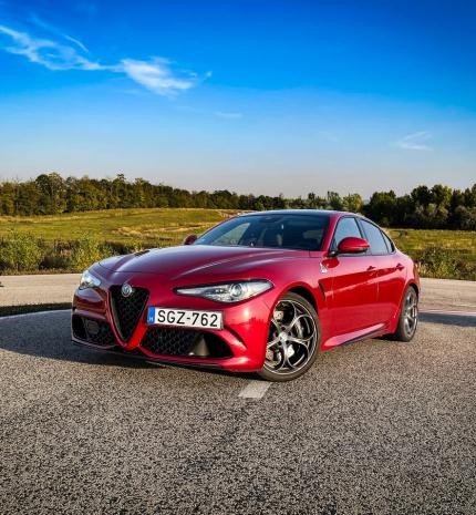 Alfa aeterna est - Alfa Romeo Giulia QV