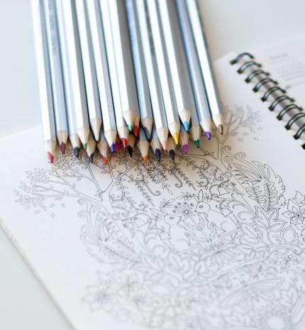 Színezd ki! : A felnőtt színezők pozitív hatásai