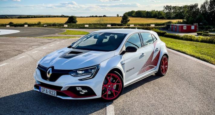 Street Legal – Renault Mégane RS Trophy-R
