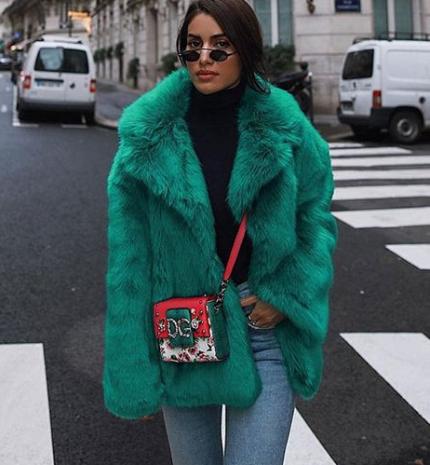 Stílusiskola: így viselj színes műszőrme kabátokat