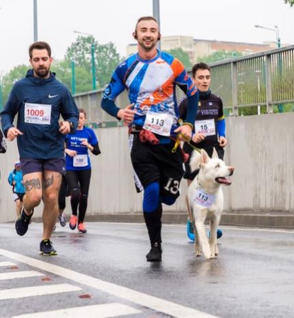 Hogyan hordjuk a melegítő nadrágot, hogy divatosan nézzünk ki?