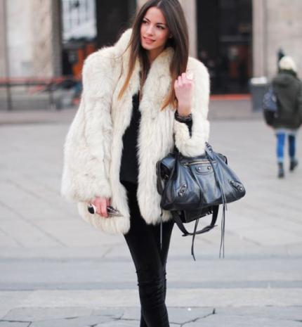Stílusiskola: így viselj télen fehér műszőrme kabátokat