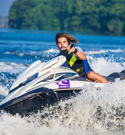 Izgalmas vízi sportok a hullámok szerelmeseinek