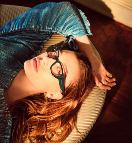 Megérkezett Hailey Bieber és a Vogue Eyewear közös kollekciója