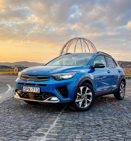 Trendi a négyzeten, avagy a fullos kicsi – Kia Stonic 120 Hybrid 48V GT Line