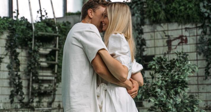 Egy passzív agresszív személy nem képes és nem hajlandó kimutatni valódi érzéseit