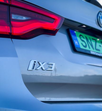 Mekkora a hatótáv? – A villanyautózás két megközelítése