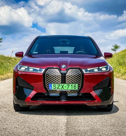 Az autózás jövője by BMW – BMW iX xDrive50