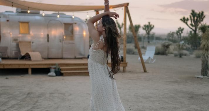 Valahogy bele kéne szeretni a pillanatokba és belélegezni őket