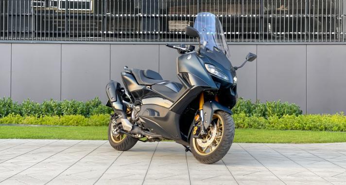 A robogóba csomagolt motor – 2022 Yamaha TMax 560 TechMax