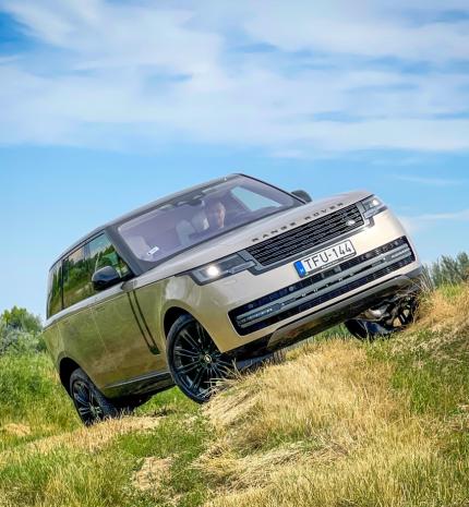 Az arisztokrácia „diszkrét” bája – Range Rover D350 First Edition MHEV