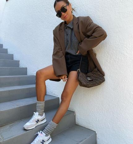 Stílusiskola: blézer és tornacipő - az őszi szezon nyerő párosa