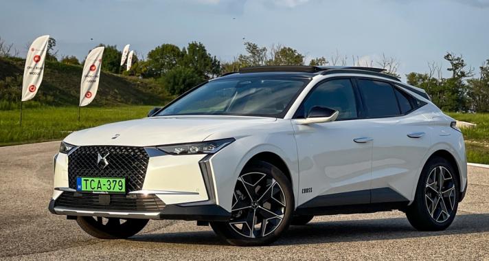 De Szép – DS 4 Cross Rivoli E-tense