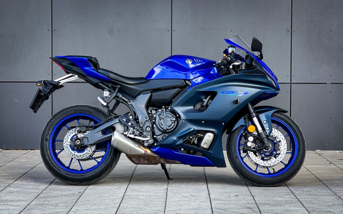 Sportmotor az útra – Yamaha R7