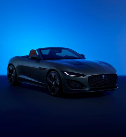 Az F-TYPE a Jaguár sportautók 75 éves történetét ünnepelve frissített