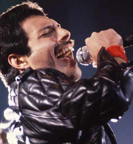 'Sok ezren szeretnek engem, mégis a világ legmagányosabb emberének érzem magam.' - Idézetek Freddie Mercury-tól