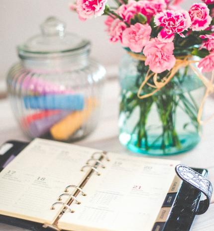 Naptárak és határidőnaplók, tervezők sokoldalú kínálata 2023-ra