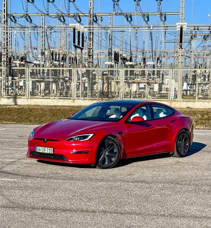 Mindenki előtt az első – Tesla Model S Plaid