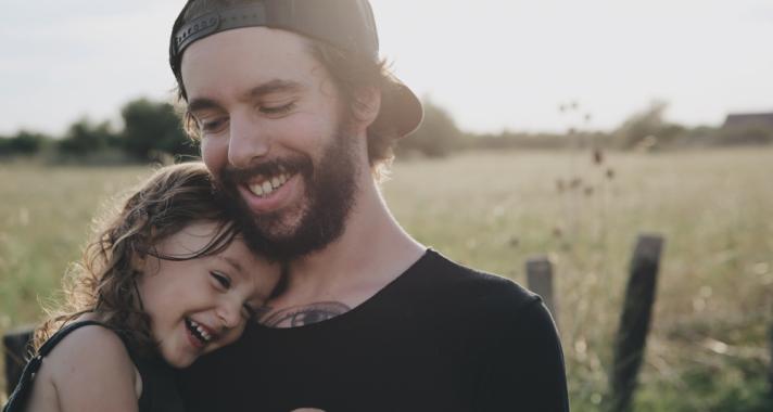 Egy nagybetűs apa tudja, hogy a családja az első és nem fél ezért áldozatokat hozni