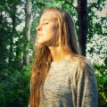 Mindig a tökéletes válasz az igazi válasz - avagy ezért nehezebb az ismerkedés egy introvertált számára - Keresd a nőt!, divat, életmód, stílus
