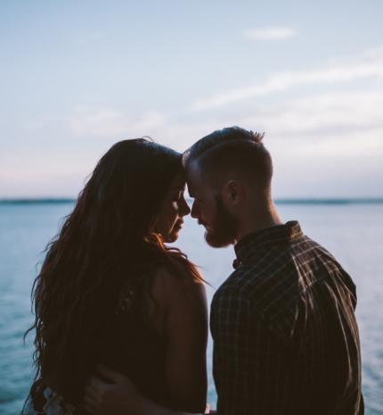 A nők genetikailag úgy vannak kódolva, hogy gyorsabban kötődjenek a férfihoz?