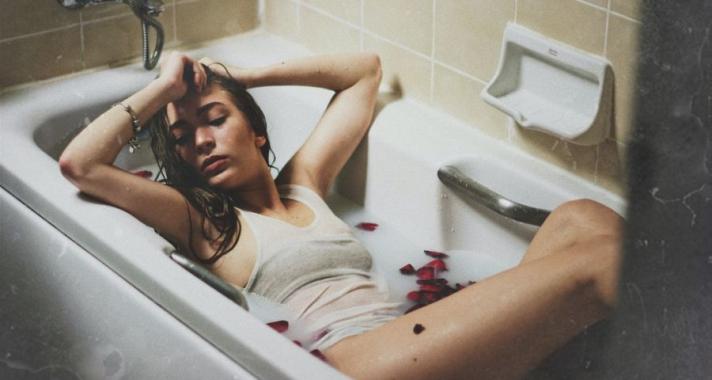 'Mintha kiszakadna a mellkasom.' - Ilyen tüneteket mutat a testünk egy szívfájdalom után