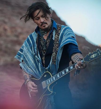 'Az emberek nem azért sírnak, mert gyengék, hanem azért, mert túl régóta erősek.' - Isten éltessen Johnny Deep