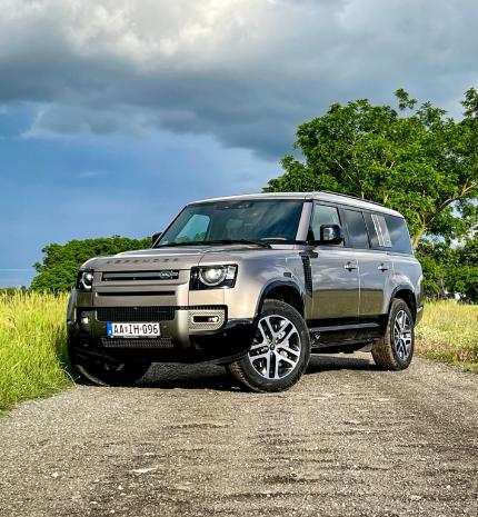 Ki a kicsit nem becsüli, vehet nagyobbat – Land Rover Defender 130 D300 AWD