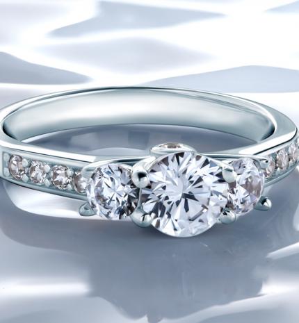 A jegygyűrűknek mindig aranynak kell lenniük? A SAVICKI bebizonyítja, hogy nem!