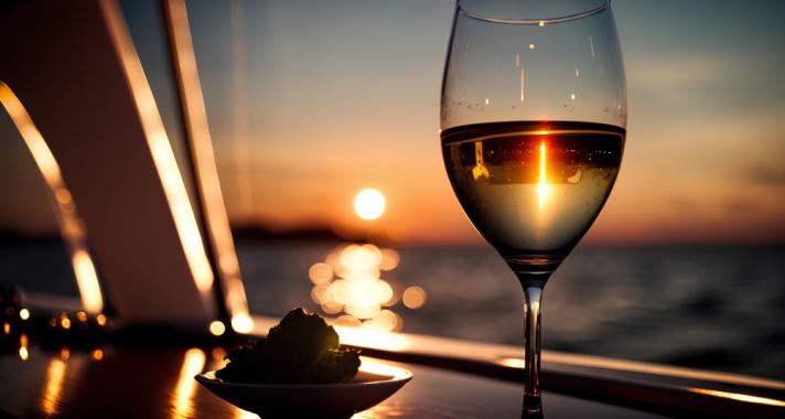 Mi köze Marie Antoinette-nek a pezsgőkehelyhez és a szesztilalomnak a martinispohárhoz?