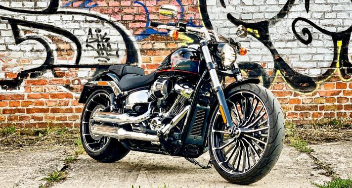 Vulkánkitörés – Harley Davidson Breakout 117