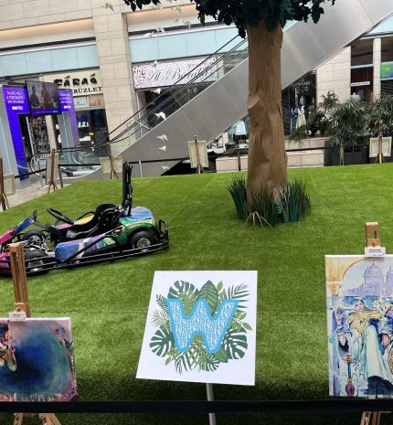 Instant művészeti élmény várja az Alkoss szabadon kiállítás látogatóit a Westendben