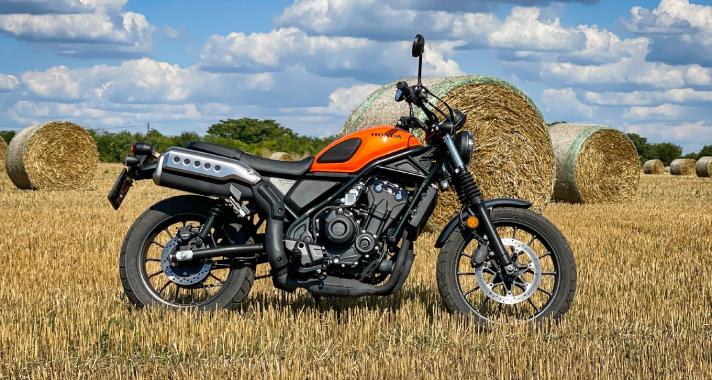 Elsőre mást hallasz bele, de így sem csalódás – Honda CL500