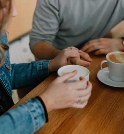 Hogyan lehet sikeres az ismerkedés online 2023-ban?